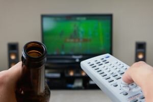7 Reasons why you will save money and live better by cutting TV consumption